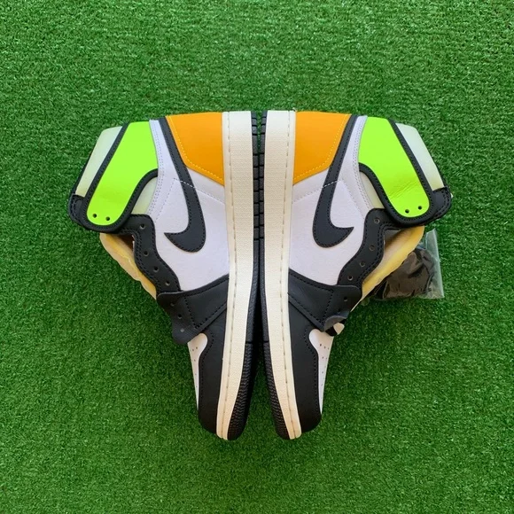 -Edm- 🔋*NEW* Air Jordan 1 High ‘Volt University Gold’ (Sz 10.5) - Picture 4 of 10
